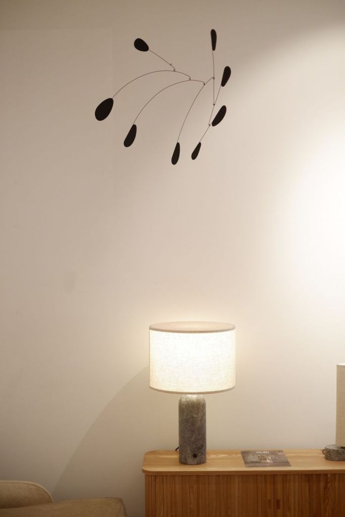 Черный Интерьерный мобиль