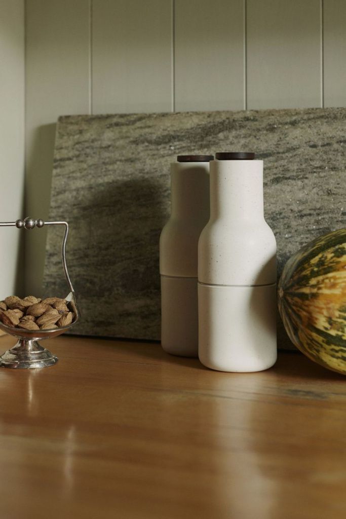 Набор измельчителей для соли и специй Bottle Grinder Ceramic Sand Walnut 2 pcs