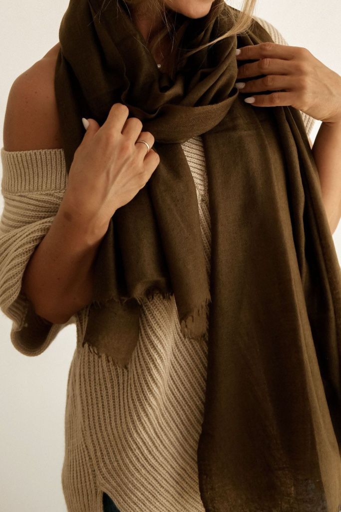 Кашемировый палантин Аннапурна ручной работы в цвете темно зеленый