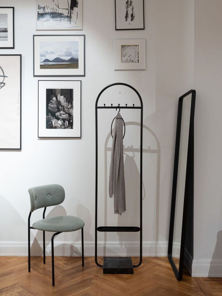 Стул Coco Dining Chair Grey Black Base Light Boucle 012