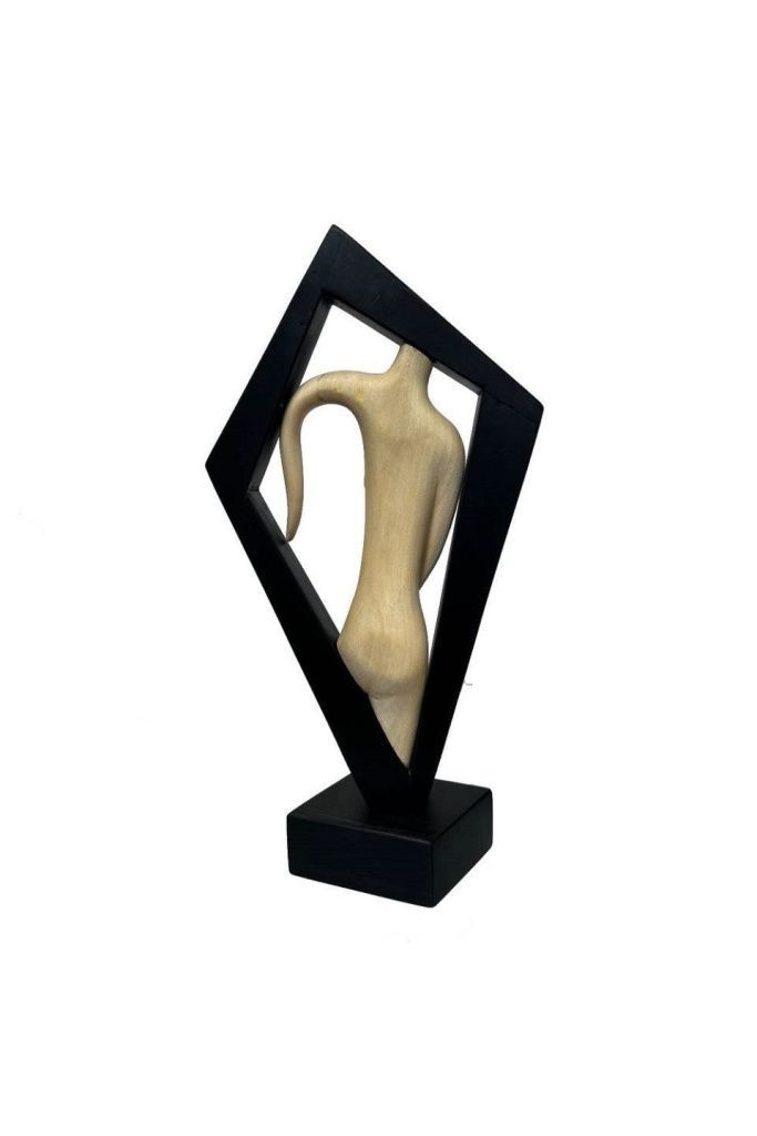 Скульптура из дерева Судьба