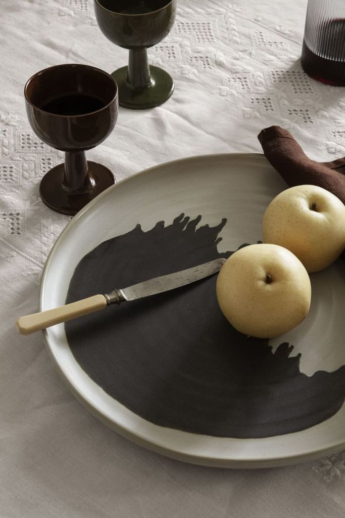 Тарелка Omhu Centrepiece Off-White Charcoal