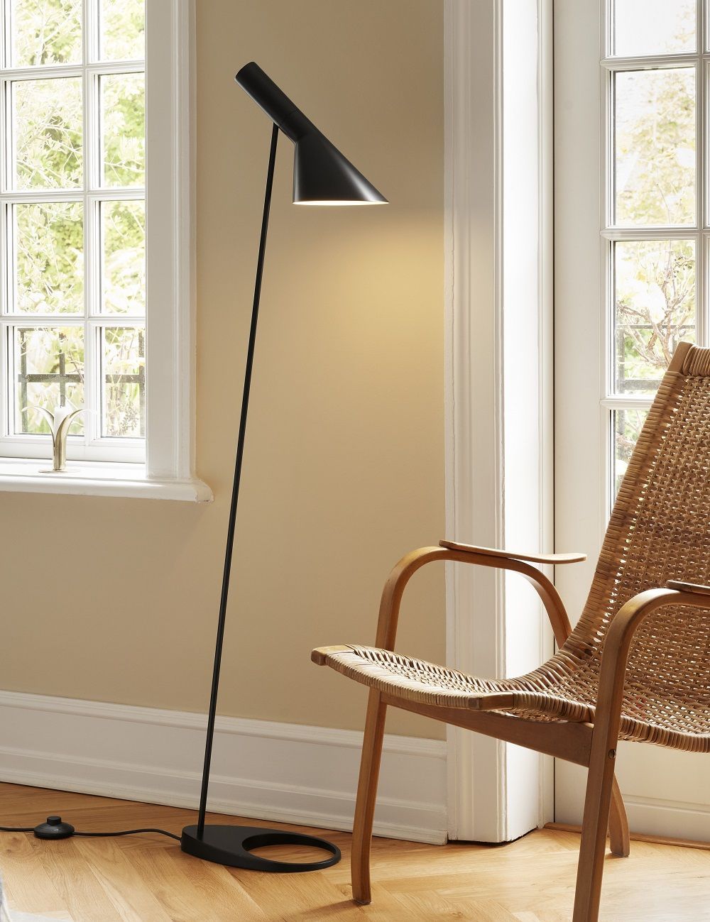 Торшер AJ Black