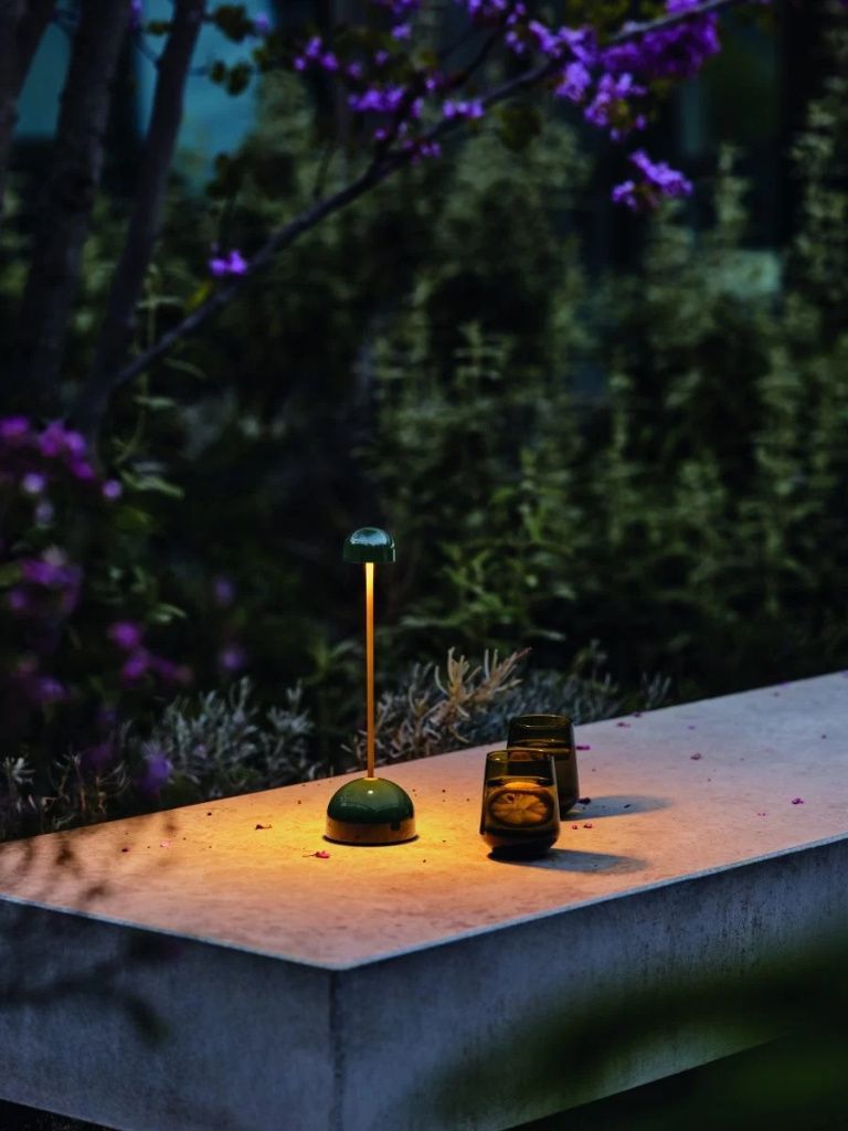 Светильник настольный портативный Sips Green Gold