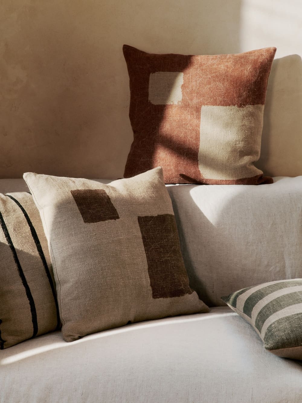 Подушка Oleo Cushion