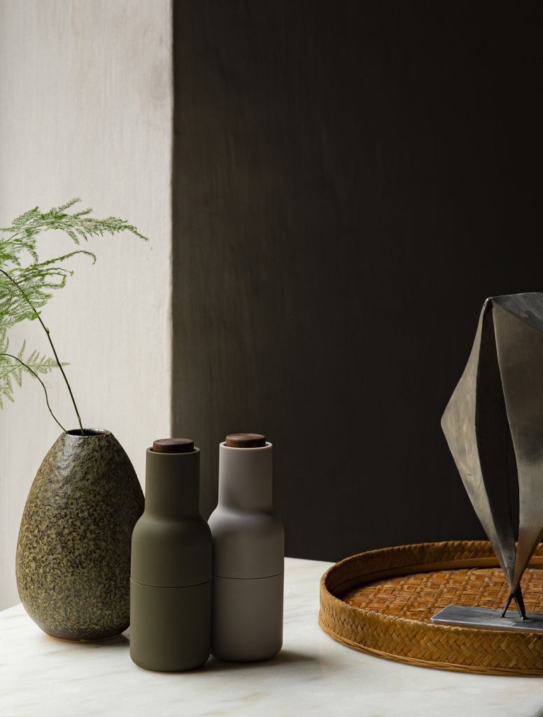 Набор измельчителей для соли и перца Bottle Grinder Hunting Green\ Beige Walnut Lid 2 pcs