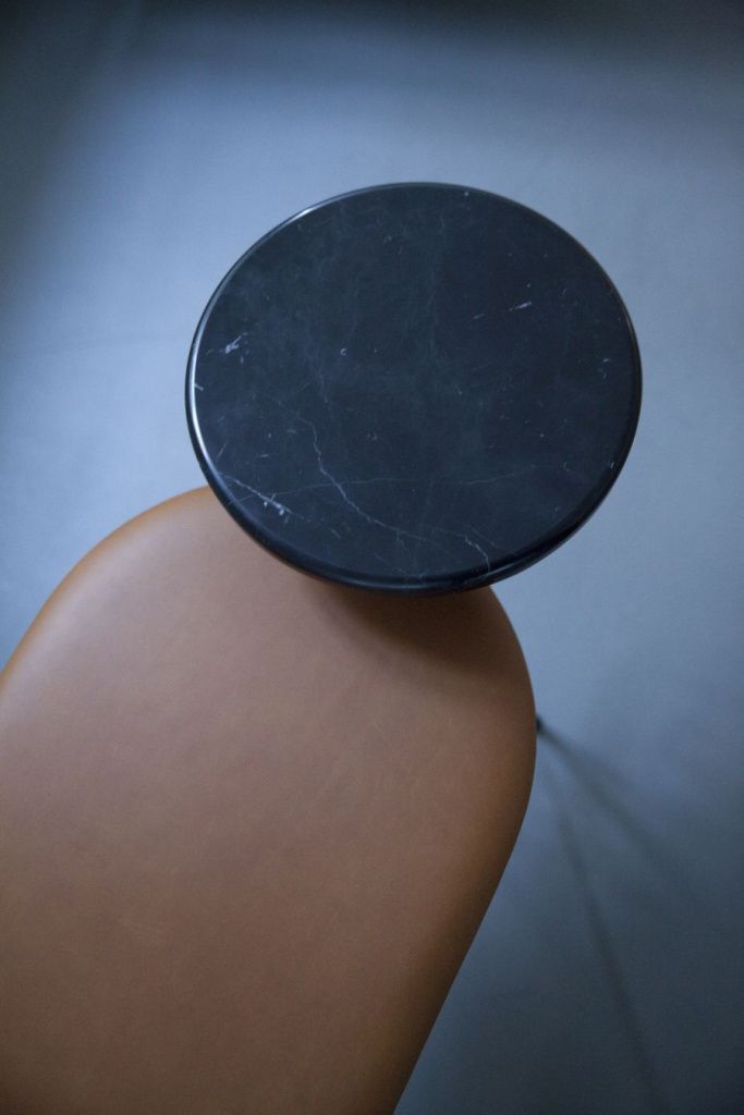 Скамья Afteroom Bench Cognac Leather Black Marble Top