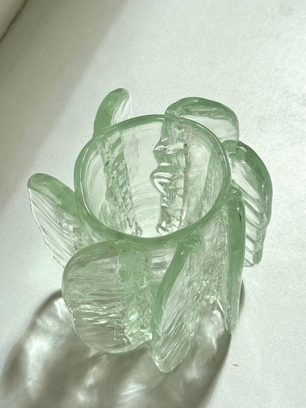 Ваза из стекла с лопастями низкая