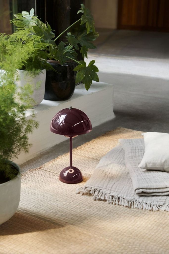 Светильник настольный Flowerpot VP9 Dark Plum