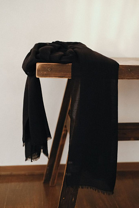 Кашемировый палантин Кайлаш ручной работы в цвете угольно черный