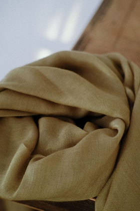 Кашемировый палантин Кайлаш ручной работы в цвете оливковый