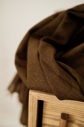 Кашемировый палантин Аннапурна ручной работы в цвете темно зеленый